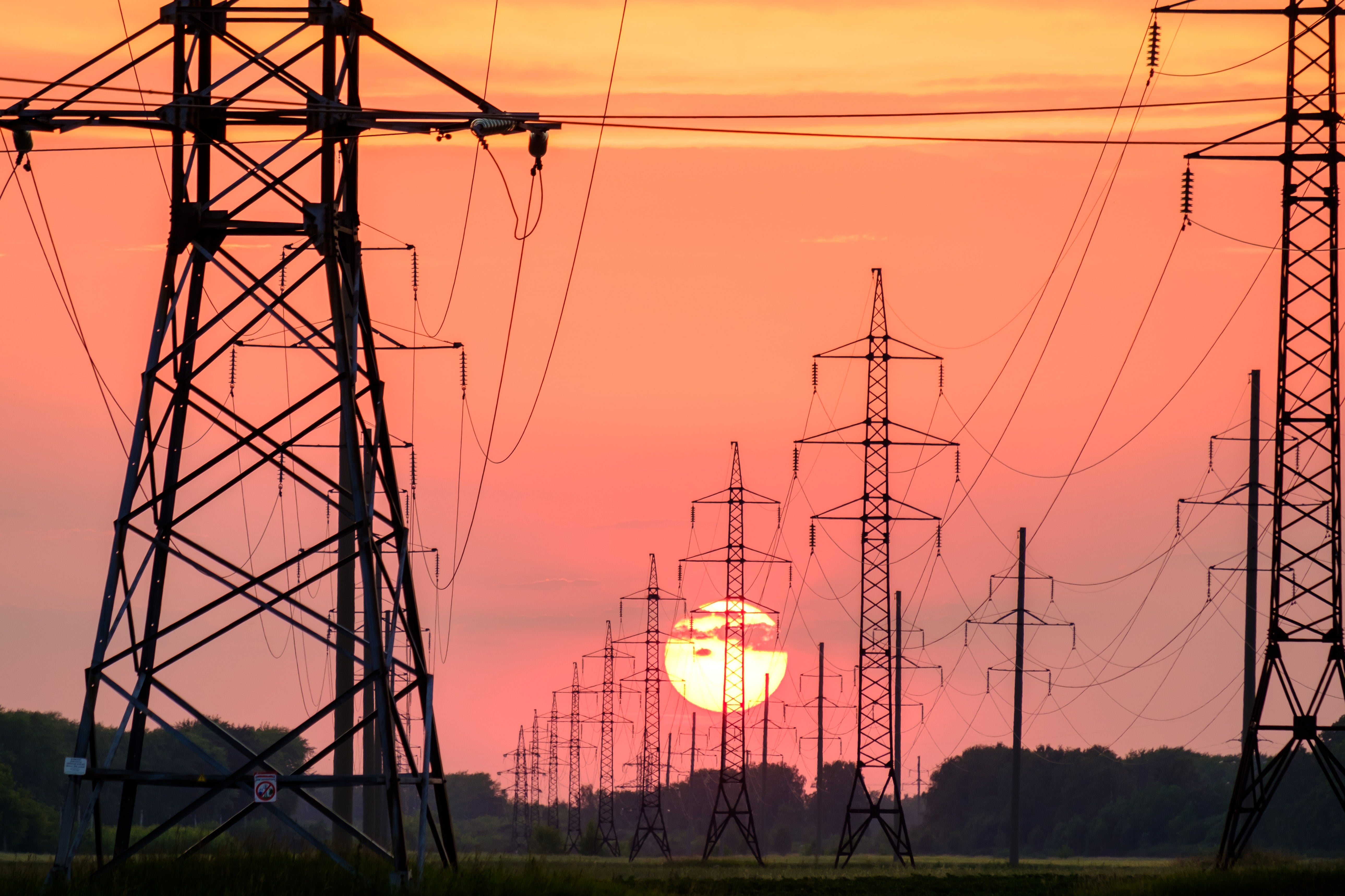 Underground Power Lines Vs. Overhead Power Lines: Where is the Future?